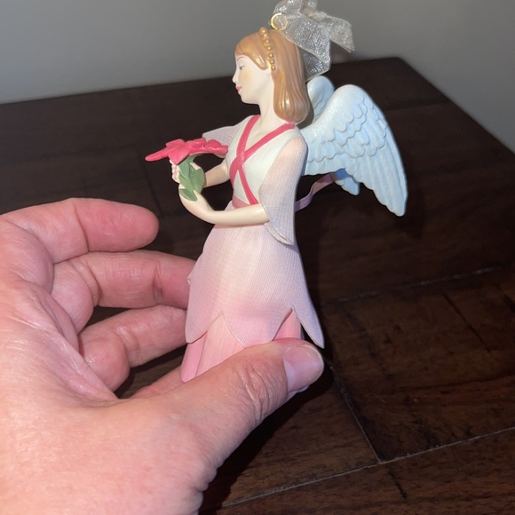 Hallmark Precious Beauty Holiday Angel Ornament 2009 - Picture 4 of 4